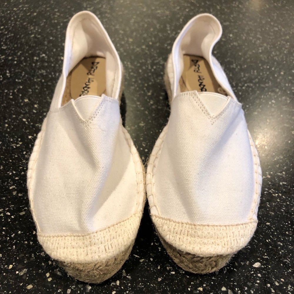 NWT Dirty Laundry espadrilles. White. Size 8